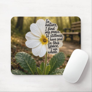 Weiße Primel mit inspirierendem Zitat Mousepad