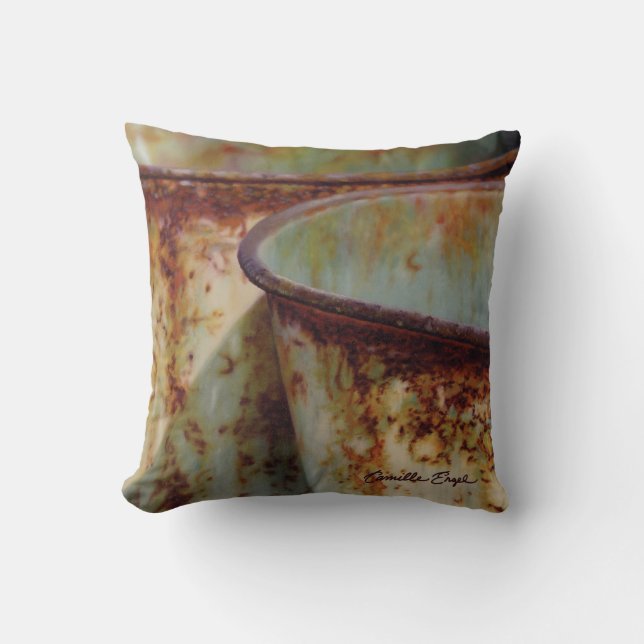 "Weiße Reihe abstraktes 2" durch Camille Engel Kissen (Vorderseite)