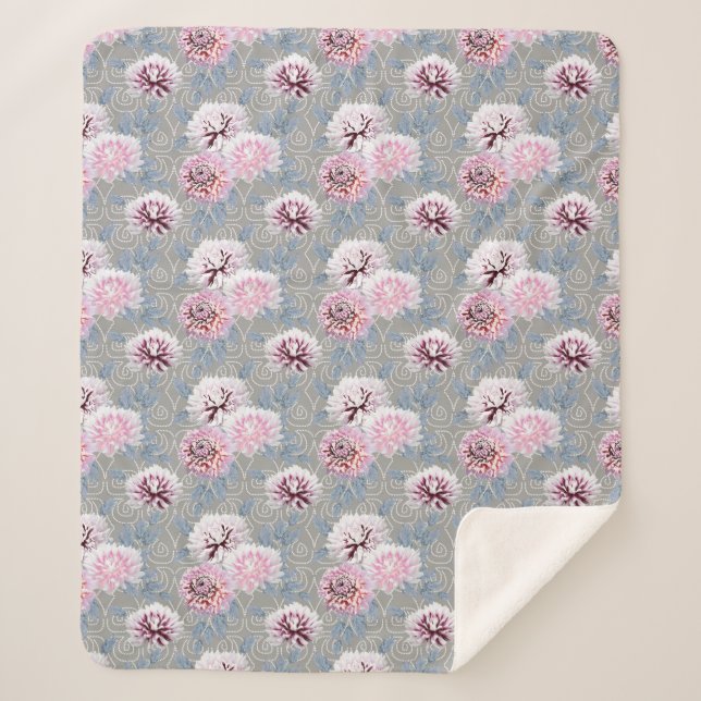 Weiße, rosa Blume auf grau. Sherpadecke (Vorderseite)