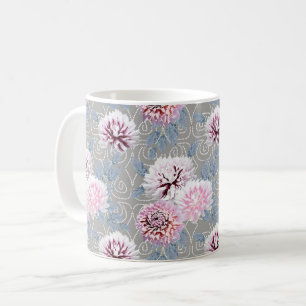 Weiße, rosa Blumen auf Grau. Kaffeetasse