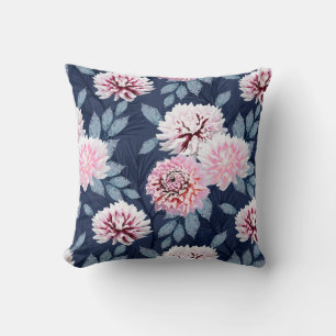 Weiße, rosa Blüten auf dunkelblau. Kissen