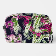 Weiße, rosa und violette Blumen