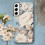 Weiße Rosen auf rustikal blauem Hintergrund mit Mo Samsung Galaxy Hülle<br><div class="desc">Weiße Rosen und Wildblumen in rustikalem Blau. Optionales Textfeld für Ihr Monogramm oder Initial.</div>