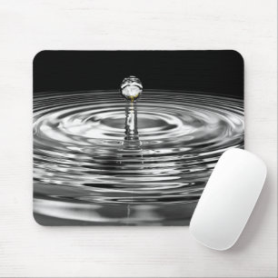 Weiße Rosen im Wassertropfen Mousepad