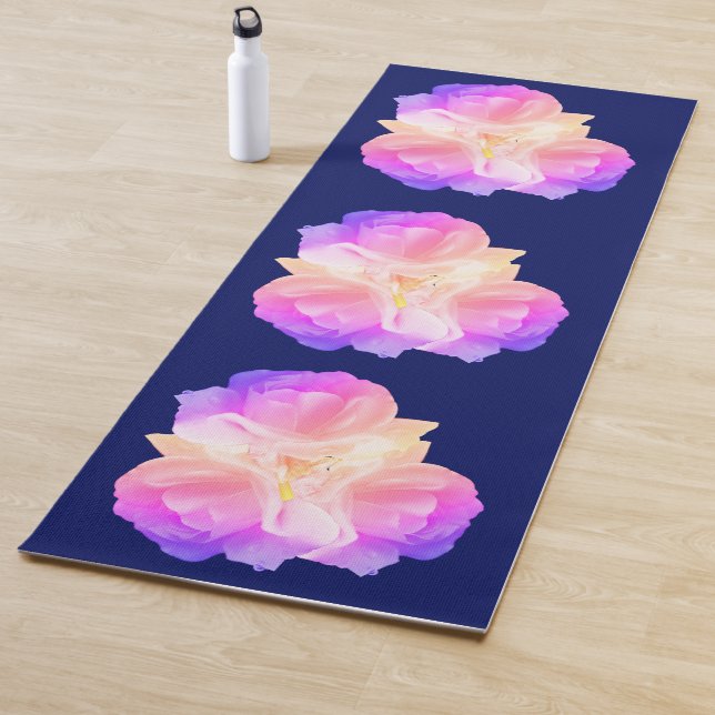 Weiße Rosen mit Raindrops Art Bouquet Yogamatte (Beispiel)