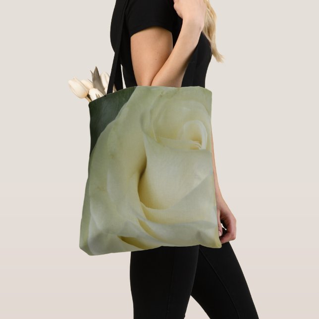 Weiße Rosen über die gesamte Drucktasche (Von Nahem)