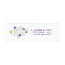 Weiße Rosen und Violetten