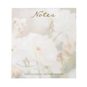Weiße Rosenblumen-Foto mit individuellem Titel und Notizblock