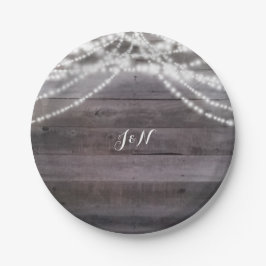 Weiße Saitenleuchten und rustikales Holz Pappteller