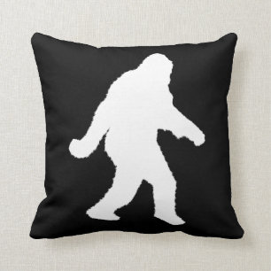 Weiße Sasquatch-Silhouette für dunkle Hintergründe Kissen