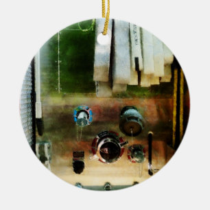 Weiße Schläuche und Düsen Keramikornament