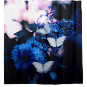 Weiße Schmetterlinge Blaue Blumen, Schmetterling Duschvorhang