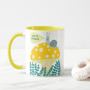 Weiße Schnecke auf magischen Pilz CUSTOM Tasse