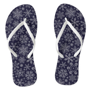 Weiße Schneeflocken auf blau Flip Flops