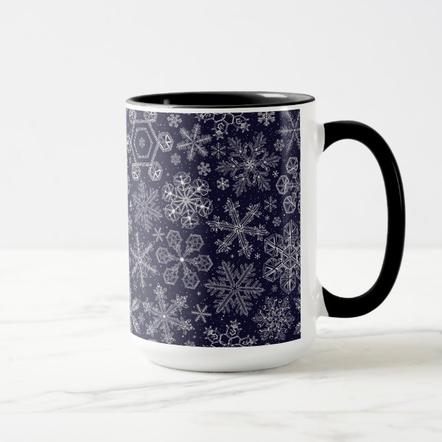 Weiße Schneeflocken auf blau Tasse (Rechts)