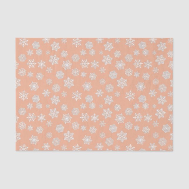 Weiße Schneeflocken auf pfirsichfarbenem Hintergru Seidenpapier (Vorderseite)