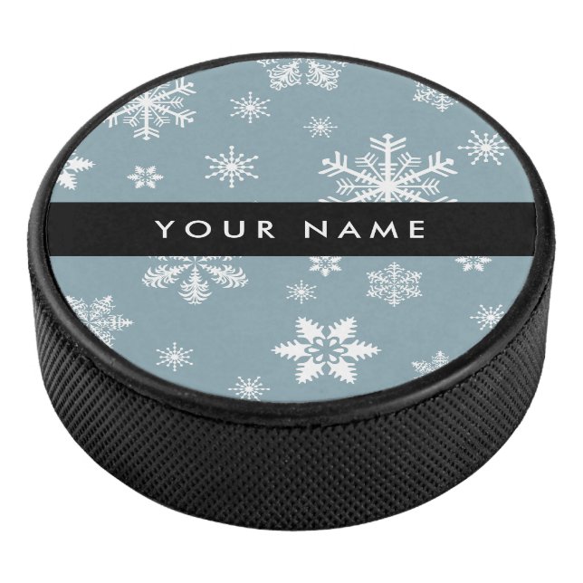 Weiße Schneeflocken, Grau, Ihr Name, Personalisier Eishockey Puck (3/4)