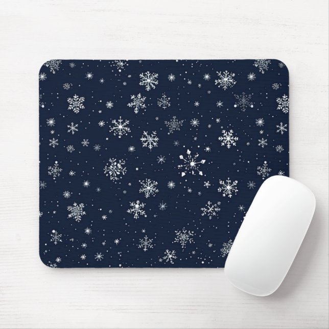 Weiße Schneeflocken im dunkelblauen Hintergrund Mousepad (Mit Mouse)