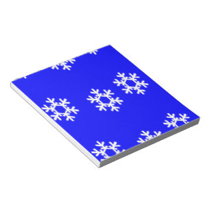 Weiße Schneeflocken in Blau Notizblock