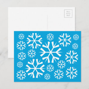 Weiße Schneeflocken Muster auf blauem Hintergrund Postkarte