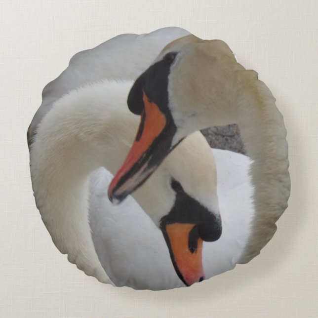 Weiße Schwäne Rundkissen Rundes Kissen (Rückseite)