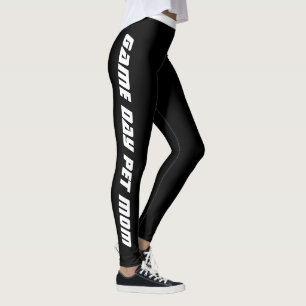 Weiße schwarze Sportbekleidung für den Spieltag mi Leggings