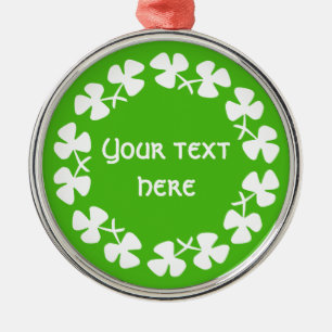 Weiße Shamrocks-Rand Text hinzufügen Ornament Aus Metall