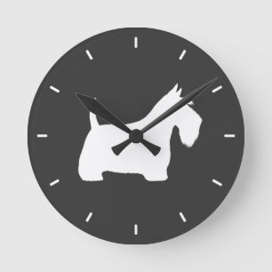 Weiße Silhouette eines Schottischen Terriers Runde Wanduhr