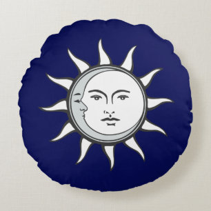 Weiße Sonne und Silbermond auf einem runden Kissen