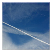 weiße Spitze am Himmel