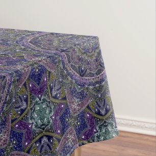 Weiße Spitze der OstZenmandala-Geldstrafe auf Lila Tischdecke