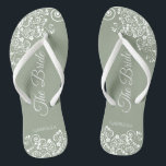 Weiße Spitzen auf dem Sage Green The Bride Elegant Flip Flops<br><div class="desc">Tanzen Sie die Nacht mit diesen schönen Hochzeitsflip-Flops. Sie sind für die Braut konzipiert und zeichnen sich durch ein schlichtes und dennoch elegantes Design aus. extravagante Schriftzeichen auf grünem Hintergrund, weiße Spitzen-Gürtel und Wirbel. Eine schöne Art, extravagant und angemessen bleibe, während Sie Ihren Füßen eine Pause nach einem langen Tag....</div>