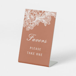 Weiße Spitzen auf Terracotta Favoriten Sockelschild