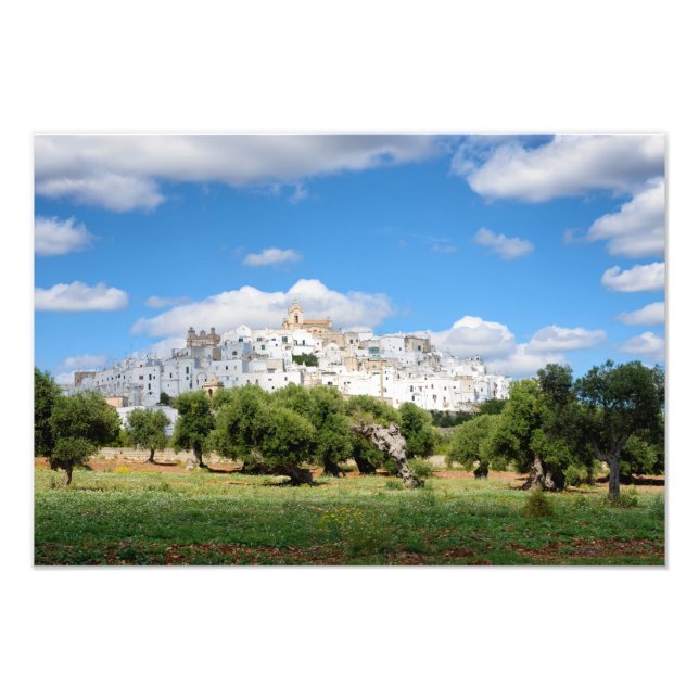 Weiße Stadt Ostuni mit Olivenbäumen, Apulien-Druck Fotodruck (Vorne)