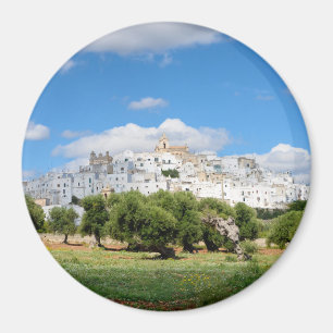Weiße Stadt Ostuni, runder Magnet Puglia