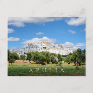 Weiße Stadt Ostuni und Olivenbäume in Apulien Postkarte
