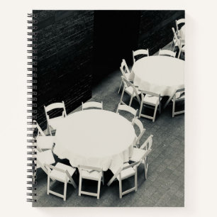 Weiße Stühle und Tische Foto Notizbuch