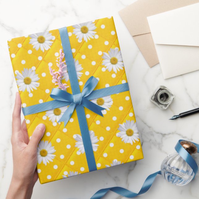 Weiße Tageszeitungen zu Polka Dots Geschenkpapier (Schenken)