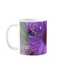 Weiße Tasse 330 ml mit Blumendruck lila