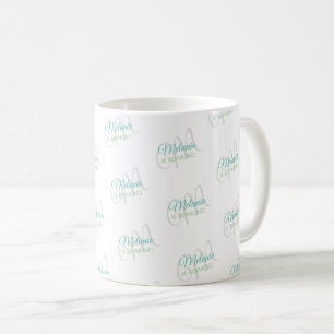 Weiße Tasse mit ihrem Namen und Erstallover
