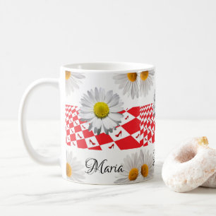 Weiße Tasse mit roten karierten Punkten