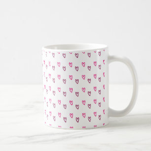 Weiße Tasse – Muster mit kleinen rosa hohlen Herze