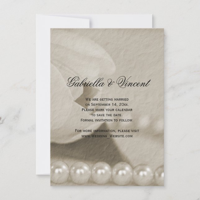 Weiße Tulip-Blume und Perlen Save the Date (Vorderseite)