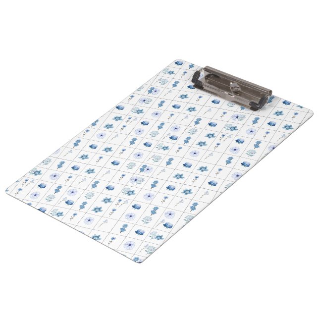 Weiße und blaue Blume Klemmbrett (Schrägansicht)