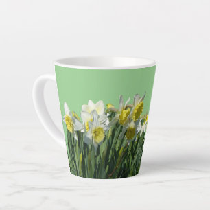 Weiße und gelbe Hülsenfrüchte Kruste. BC Green Lat Milchtasse