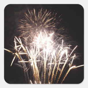 Weiße und goldene Feuerwerke I Patriotische Feier Quadratischer Aufkleber