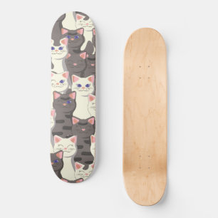 Weiße und graue Katzen Skateboard
