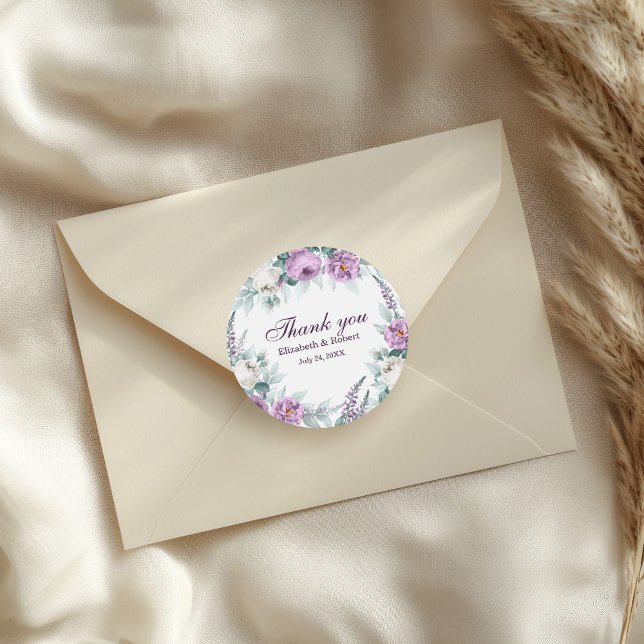 Weiße und Lila Blume Hochzeit Danke Sticker (White and Purple Flower Wedding Thank You Sticker on a wedding envelope.)
