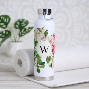 Weiße und rosa Magnolienblüten im Vintage-Stil mit Trinkflasche