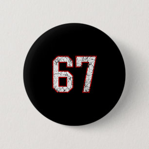Weiße und rote Sportnummer 67 Trikot Uniform Spiel Button
